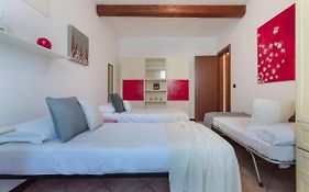 Central Ferrara Apartment