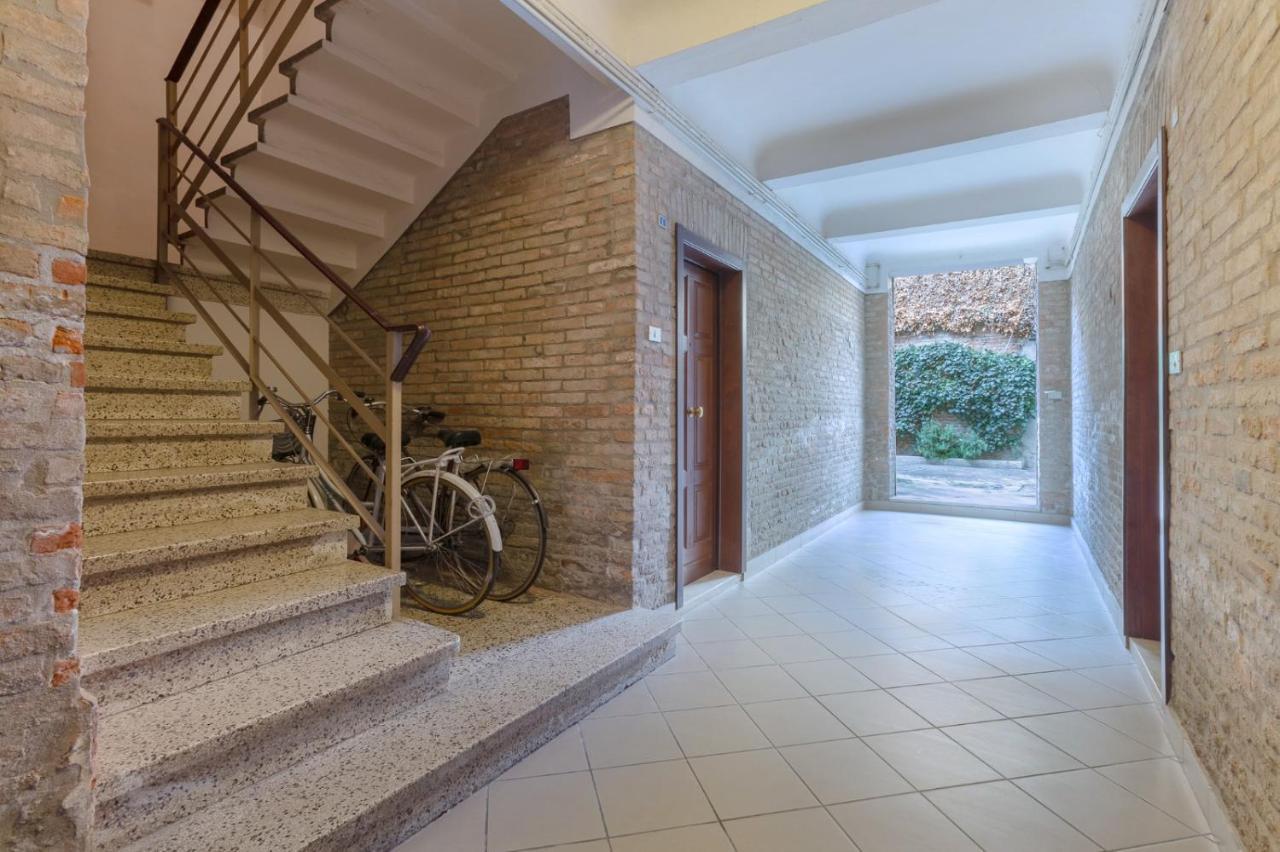 Central Ferrara Apartment Exterior foto